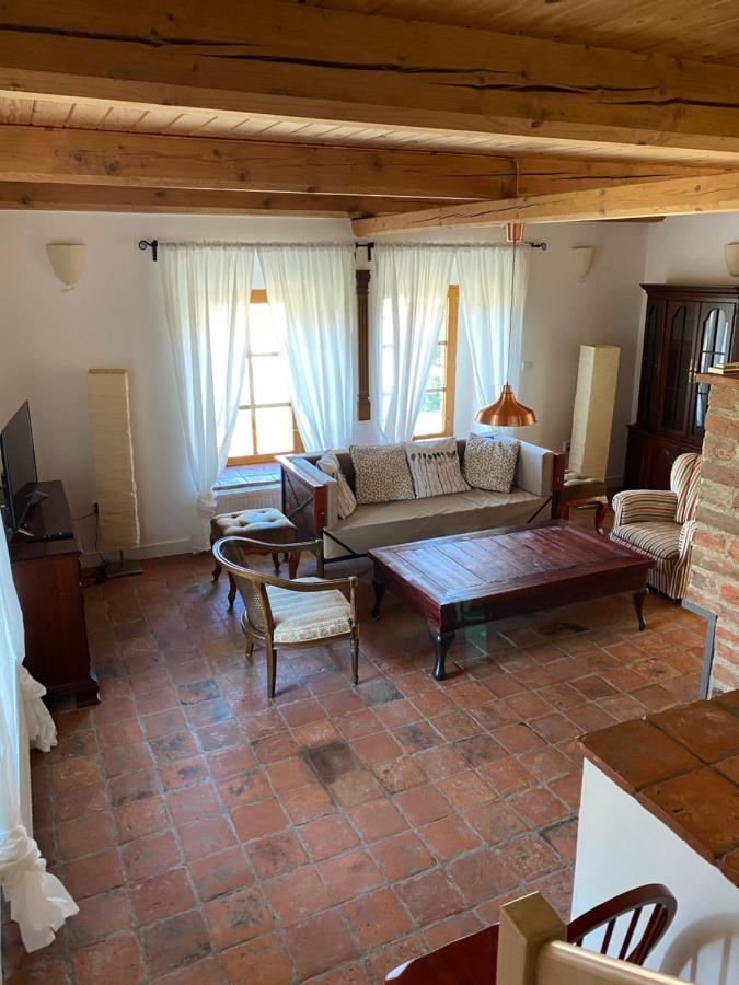 Apartman Na Statku Miskovice  Exteriör bild